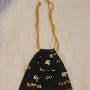 Warner Bros. Gryffindor Drawstring Bag - Black and Gold